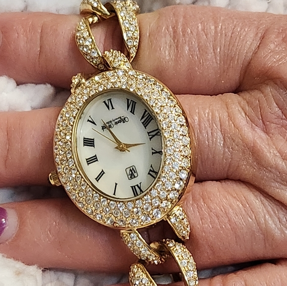 Ladies Victoria Wieck Oval Pave Crystals Gold Tone Chain Bracelet Watch - Picture 7 of 7
